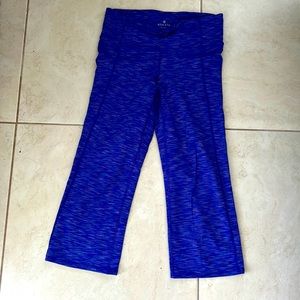 🌸🌸🌸 Beautiful 🌸🌸🌸Athleta cropped leggings, size S
